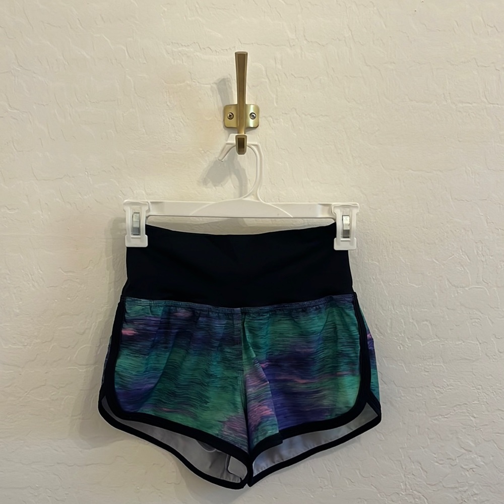 RARE lululemon size 2 workout shorts NWOT